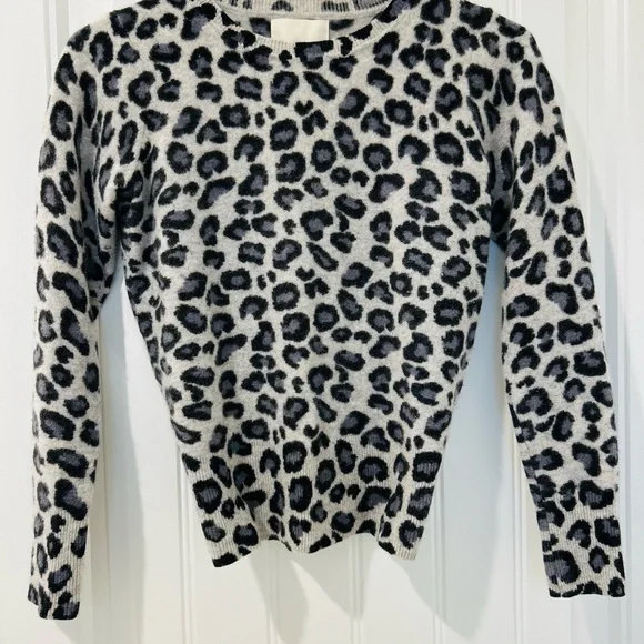 Cynthia Rowley Crew Neck 2-Ply Cashmere Sweater in Black and Grey Leopard - Picture 1 of 4